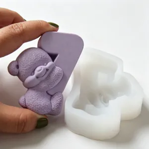Stampo in silicone per decorazione torta con orsetto e numero 1, ideale per candele e saponi.