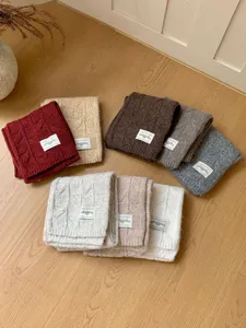 Chunky knit scarf for women, winter warm retro cable pattern soft cozy anti-wind neck warmer cozy.