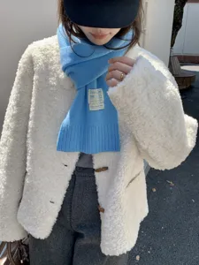 Écharpe d'hiver en tricot bleu lac avec patch logo, douce chaude confortable style mode