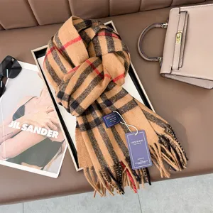 Klassischer karierter Winterschal für Paare, luxuriöser warmer Schal, britischer Stil.