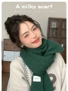 Cómoda bufanda de punto verde para mujer, pañuelo de invierno cálido y suave para uso diario.
