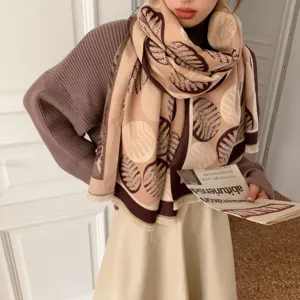 Écharpe et châle en cachemire épaissi avec un motif jacquard élégant pour les femmes à la mode.
