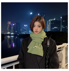 Sciarpa in maglia verde calda e spessa in stile coreano da donna, comodo accessorio invernale.