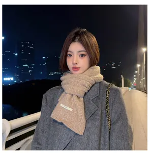 Comoda sciarpa invernale in maglia color latte da donna, calda sciarpa spessa e morbida.