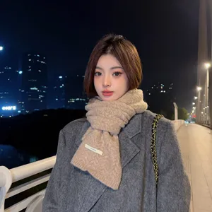 Sciarpa in lana tinta unita lavorata a maglia color latte da donna, stile coreano calda invernale.