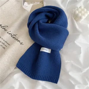 Écharpe en tricot doux unie, accessoire de mode chaud d'hiver pour les femmes tous les jours.
