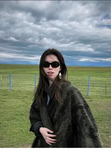 Viaje al aire libre otoño invierno capa detalle, chal elegante para mujer estilo escénico.