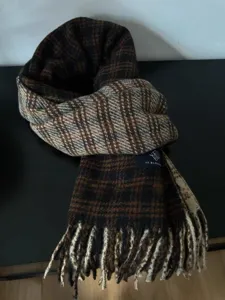 Écharpe d'hiver à carreaux bleu et marron pour femme, design chaud à franges double face.