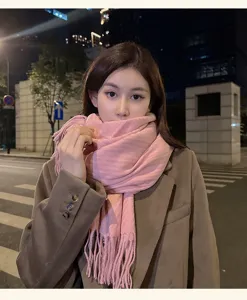 Winter thick warm solid color tassel scarf for women, soft cozy fashion street wear neck warmer.