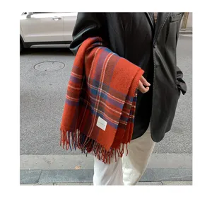 Chic retro plaid scarf with fringe, cozy autumn winter tassel tartan scarf for women daily.