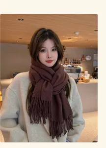 Thickened winter warm tassel knitted scarf, soft cozy high-end aesthetic neckerchief accessory.