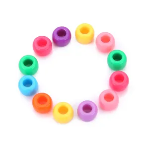 Perline in acrilico colorate con foro grande, perfette per creazione gioielli fai da te e accessori.