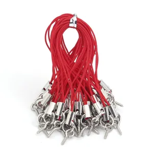 Cordons tressés rouges avec crochets à vis en métal pour artisanat DIY et accessoires de téléphone.