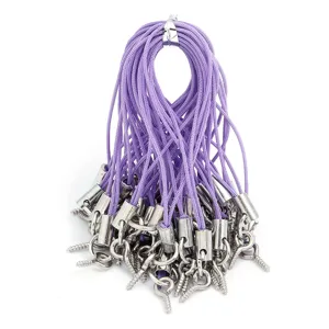 Cordon tissé violet avec vis à œillet en métal détail, idéal pour les accessoires de téléphone DIY.