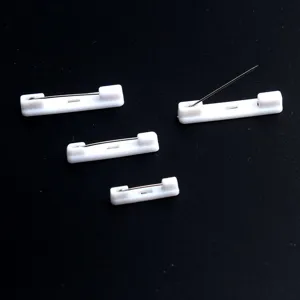 Epingles de surete en plastique blanc pour fabrication de bijoux DIY et badges nominatifs.