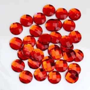 Detailaufnahme von 14mm flachen runden Gitter facettierten orange Acryl Strass Bastelsteinen.