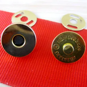 Boutons pression aimantés dorés pour sacs, attaches magnétiques en métal pour maroquinerie.