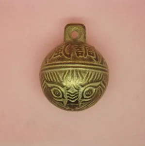 Retro brass tiger head bell detail shot, vintage ethnic style DIY pendant for pet jewelry.