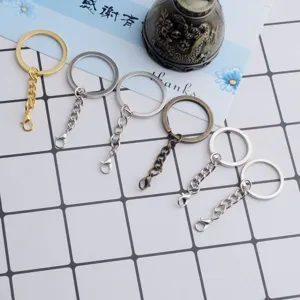 Portachiavi in metallo DIY con moschettone e catena accessori per il bricolage.