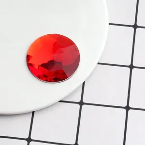 Strass acrilico rosso retro piatto per artigianato DIY, pietre lucide sfaccettate.