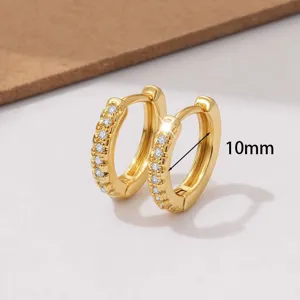 Kleine gouden creolen met schitterende zirkonia, 10mm stijlvolle huggie oorbellen voor dames.