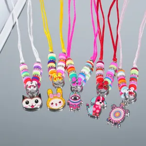 Kleurrijke polymeerklei kraal kettingen met verschillende metalen dieren hangers voor kinderen.