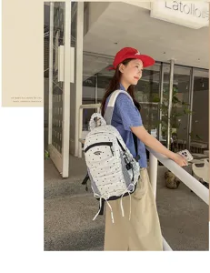Japanse stijl schattige stippen rugzak met volants en grote capaciteit voor dagelijks gebruik.