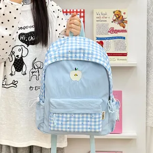 Sac a dos ecole a carreaux bleu clair doux pour les etudiants, sac casual brode avec motif.