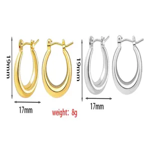 Chic 18k vergulde C-vormige chunky creolen, elegante minimalistische geometrische oorbellen.