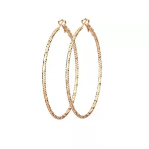 Grote getextureerde gouden creolen voor dames, stijlvolle Europese en Amerikaanse mode sieraden.