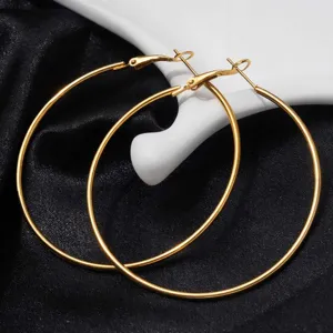 Grote gouden roestvrijstalen creolen oorbellen voor dames, prachtig klassiek metalen ontwerp.