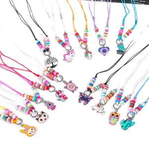 Leuke cartoon zachte klei kraal ketting met kleurrijke metalen hangers voor meisjes.