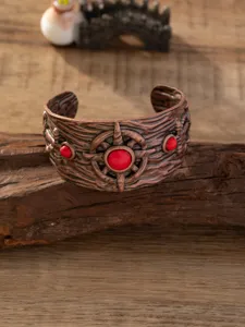 Retro koperen brede manchet armband met rode stenen vintage punk sieraden detail