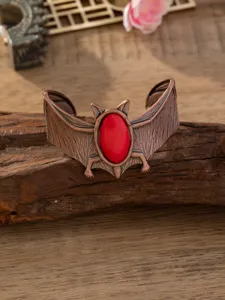 Vintage retro vleermuis manchetarmband voor dames, punk stijl brede armband met rode steen.