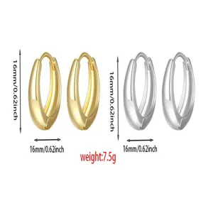 Gedetailleerd overzicht van gouden en zilveren geometrische oorbellen, 16mm en 7,5g gewicht.