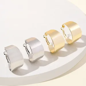Set van dikke C-vormige oorringen, gladde metallische minimalistische oorbellen goud zilver.