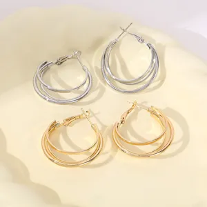 Minimalistische meerlaagse oorbellen set, elegante geometrische sieraden voor dames.