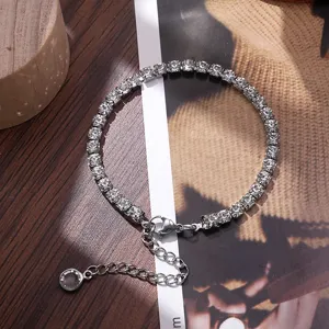 Roestvrijstalen tennisarmband met fonkelende zirkonia stenen, elegant dames sieraden.
