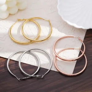 Klassieke grote creolen set in goud, zilver en roségold minimalistische modesieraden.