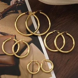 Chic 18K verguld messing holle gladde oorbellen detail, statement grote cirkel sieraden.