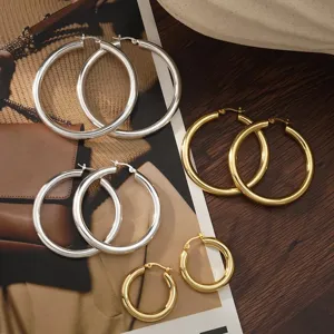 Klassieke gladde metalen creolen set, elegante grote ronde oorbellen voor dames sieraden.