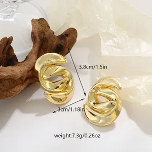 Prachtige gouden geometrische oorbellen met duidelijke afmetingen en gewicht voor dagelijks.