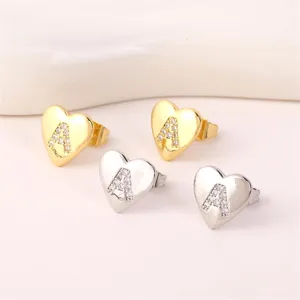 Gouden en zilveren hart oorknopjes met strass letter, trendy messing sieraden.