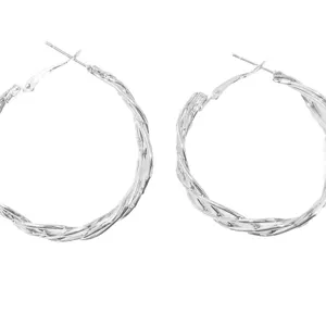 Zilveren gedraaide creolen oorbellen voor dames, stijlvolle metalen grote cirkel sieraden.