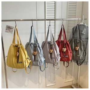 Veelzijdige nylon trekkoord rugzak shopper tas voor dames, grote capaciteit reizen dagelijks gebruik.