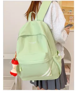 Casual lichtgroene rugzak voor dames, grote capaciteit schooltas met meerdere handige vakken.