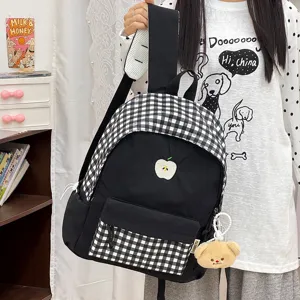 Sac à dos à carreaux noir et blanc avec broderie de pomme mignonne et pendentif en peluche.
