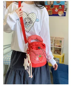 Rood-witte geruite canvas emmertas, schattige meisjes crossbody handtas met aardbei patch