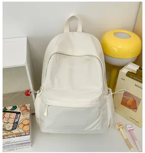 Casual witte schoolrugzak met grote capaciteit lichtgewicht voor dagelijks gebruik.