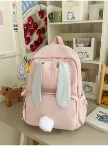 Gedetailleerd overzicht van roze konijnenoren rugzak met schattig pluchestaart ontwerp.